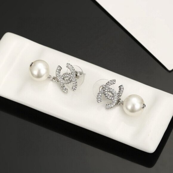 Chanel CC Pearl Drop Earrings - Crystal Embellished - Picture 4 of 6